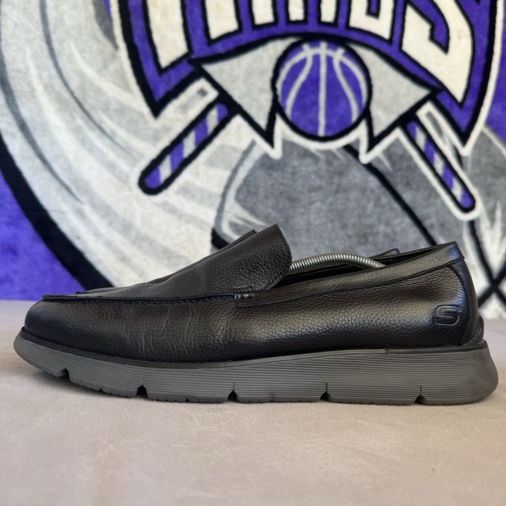 Size 12 - Skechers Classic Fit 205096 Black Leather Slip-On Loafers Mens